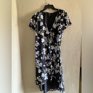 Lady’s nice wrap around dress 👗